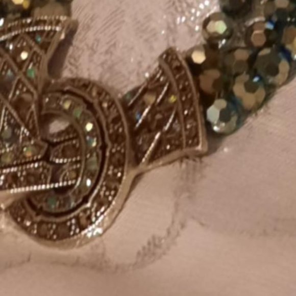 Heidi Daus LOVE KNOT beaded necklace - Picture 3 of 5